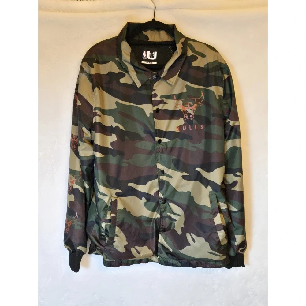 NBA Chicago Bills Camo Lightweight Mens Jacket Size Large With Mesh Lining‎ Logo